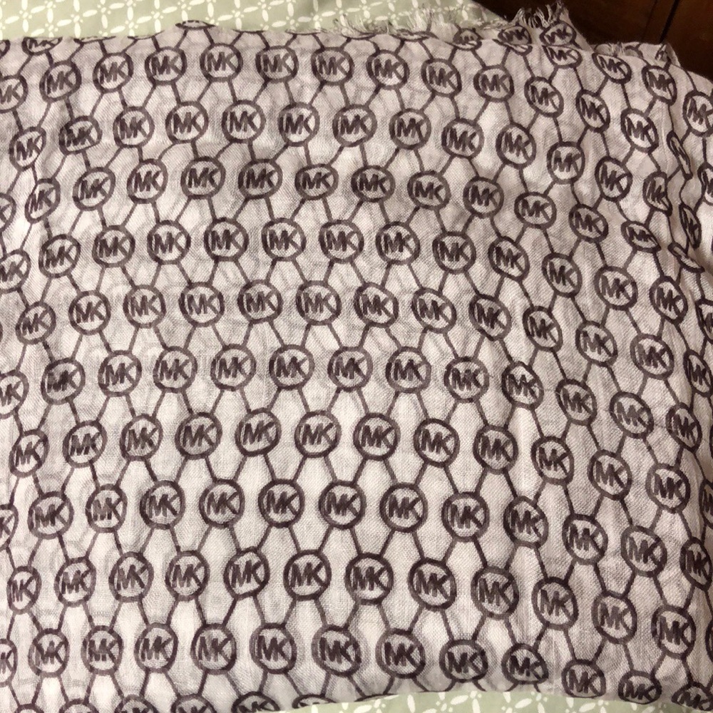 Michael kors fashion scarf - hardly used